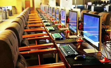 招聘信息 重慶主城工廠崗位，月薪四千左右，包吃住，可報銷車費